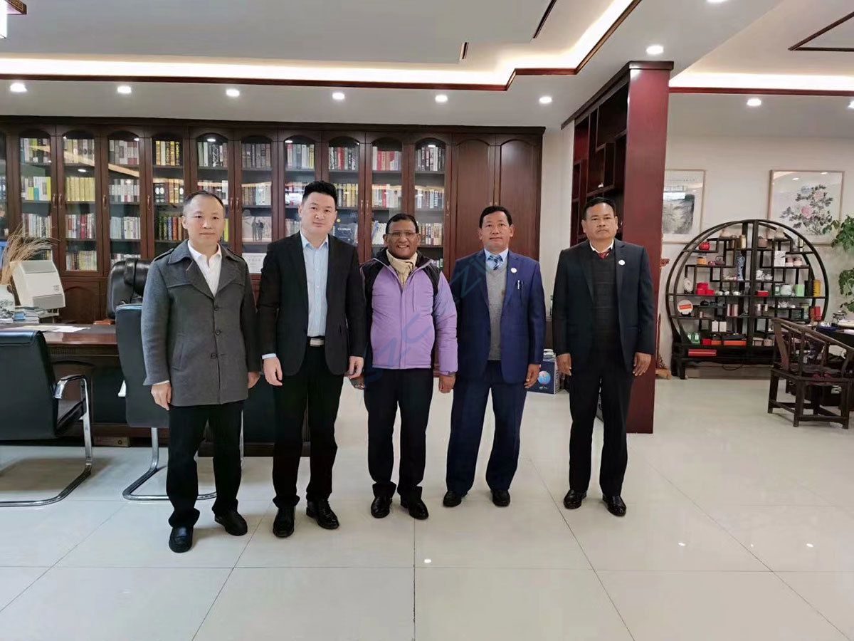 星之诚生物参加深化丝路合作，济南2019南亚、东南亚经贸洽谈！在公司接待南亚客人，并签约合作(图2)